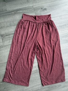 Women's Wide-Leg Pull-On Capris in Burgundy